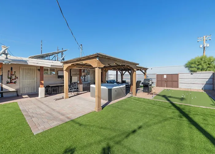 3Br 2Ba Jacuzzi Putting Green Close To Airport