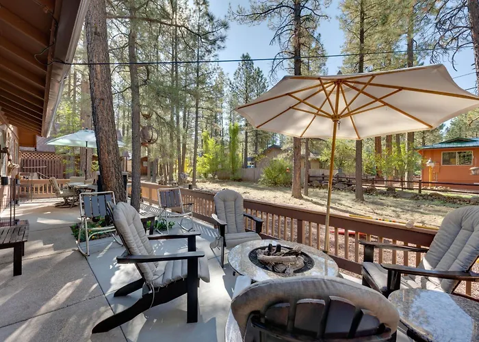 Deck + Fireplace: Cozy Pinetop Lakes Cabin!