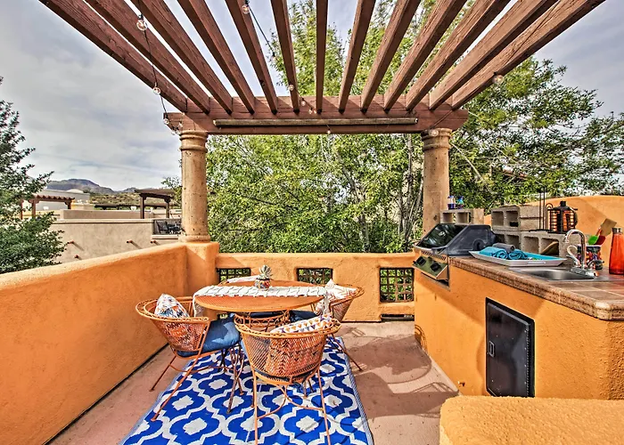 Adobe Escape With Outdoor Kitchen And Pool Access