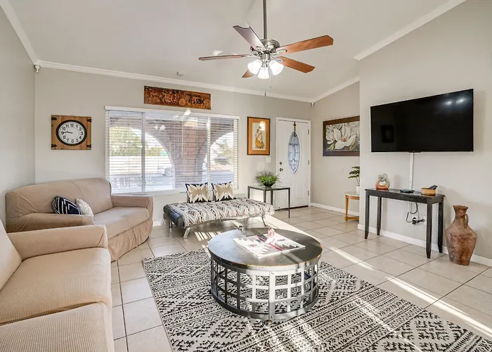 8 Mi To State Farm Stadium: Glendale Home W/ Grill