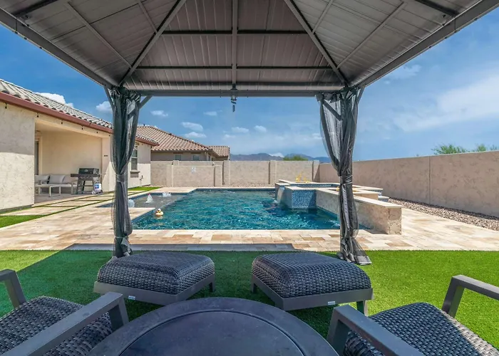 Luxe Goodyear Oasis Pool King Suite Grill