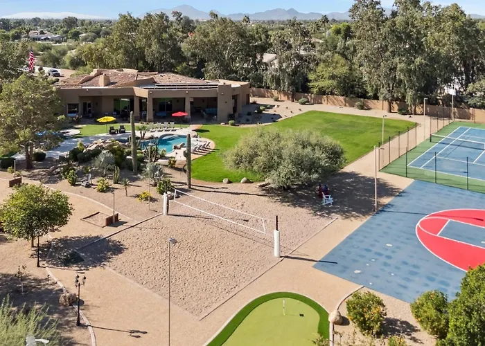 Lavish Estate Wthree Sport Courts & Home Theater!
