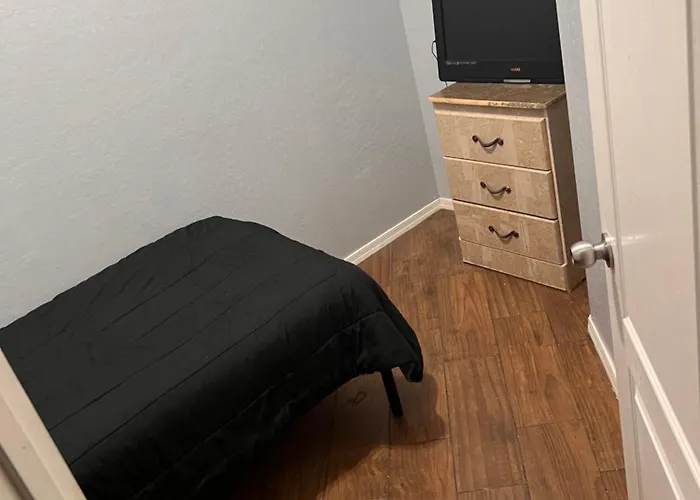 West Valley Tiny Room Bennet
