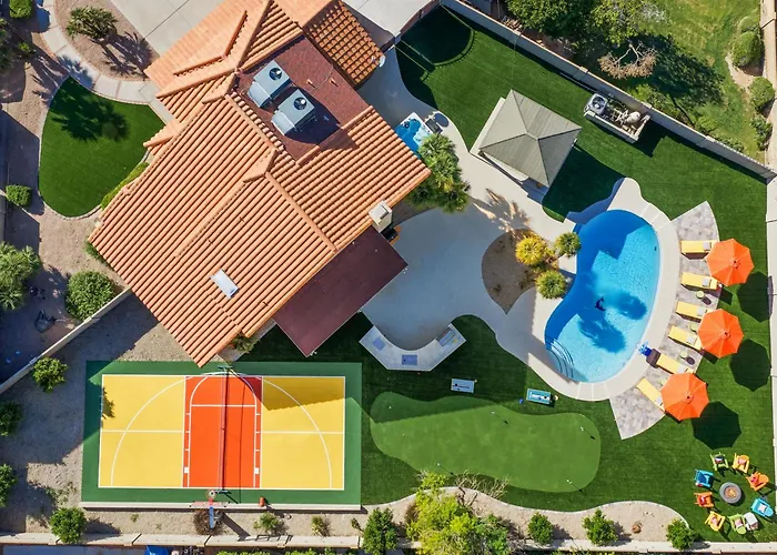 Sleeps 16 Sport Court Heated Pool Putt Putt