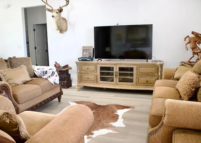 New Sw Inspired Home, 9 Guests, Tesla Ready, Pet Friendly