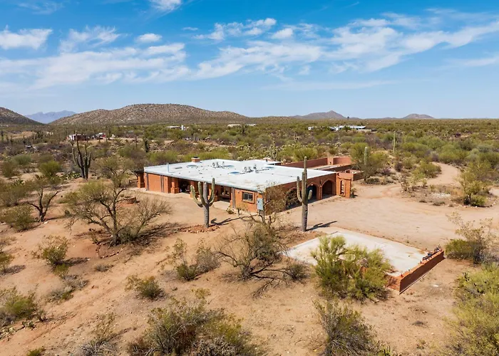 10-Acre Desert Oasis W/ Expansive Patio In Tucson!