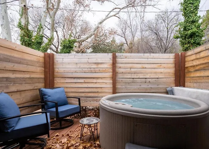10 Creekside Retreat House With Private Hot Tub