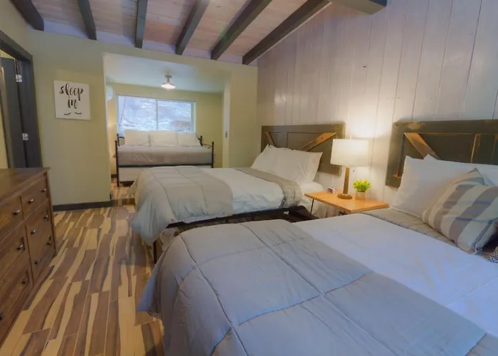 Destination Oak Creek 5 - With Shared Patio