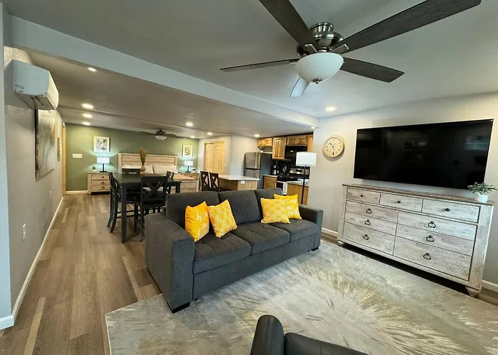 12 Creekside Retreat - King Suite