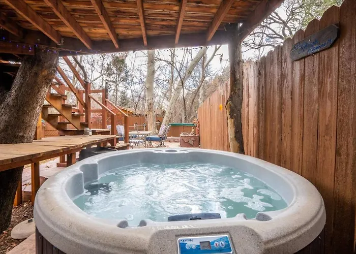 Creekside Retreat | Oak Creek Hot Tub Escape