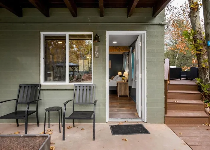 17 Creekside Retreat