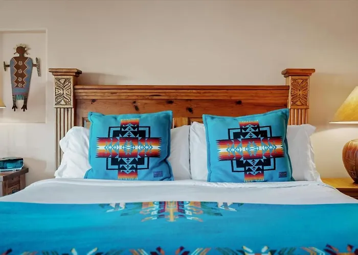 King Studio With Shared Hot Tub And Breakfast Included