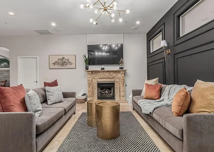 Heart Of Scottsdale Poolhot Tub Theatre Room!