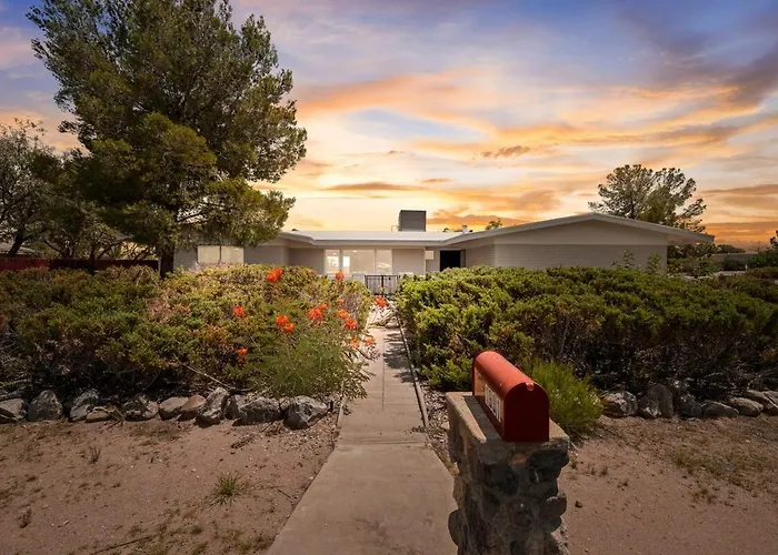 Modern 5Br Retreat L Cozy L Spacious Work-Friendly