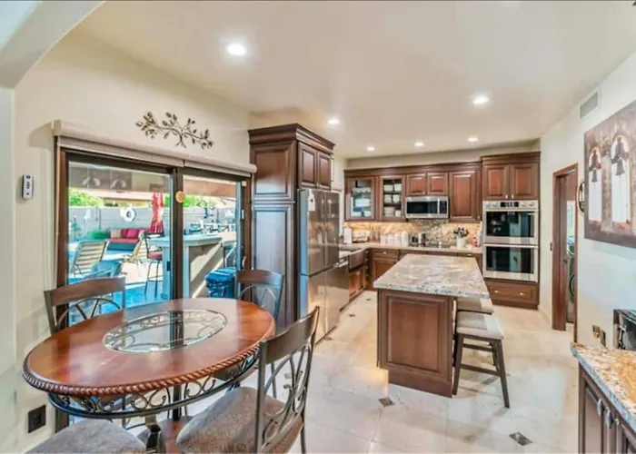 5 Bedrooms Hot Tub Firepit Bbq Kitchen