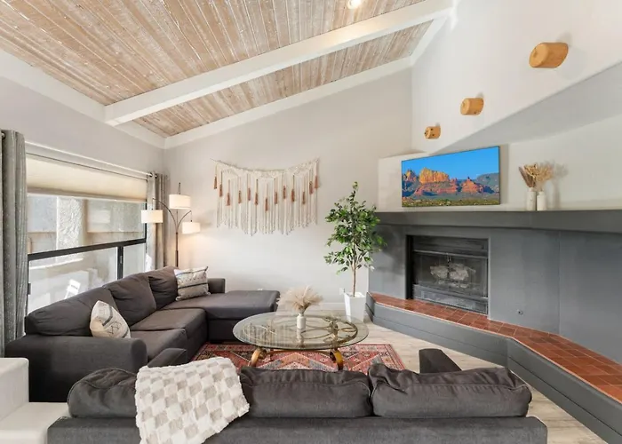 2Br Sedona Escape With Workspace And Pool Access