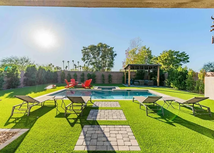 The One Glendale Pool & Spa State Farm
