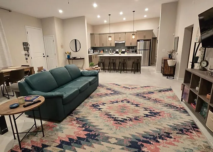 1-Acre Spacious Desert Oasis Retreat Near Downtown