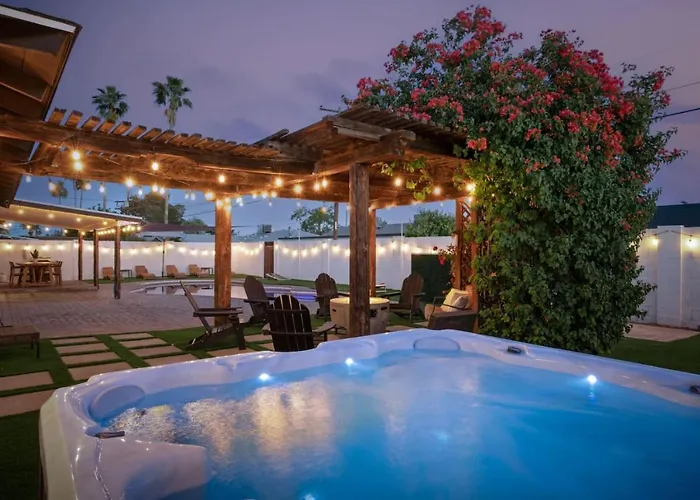 Party At The Palm - Pool, Hot Tub, Pergola With Fire Pit & Much More