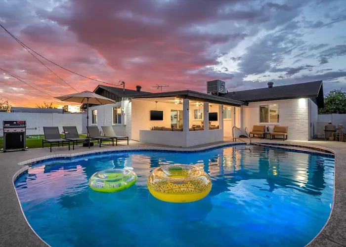 4Br 3Ba Tempe Home With Pool, Hot Tub, Putting Green, & Game Room