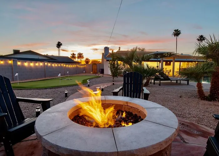 Massive Backyard - Pool, Hot Tub, Putting Green, & Fire Pit