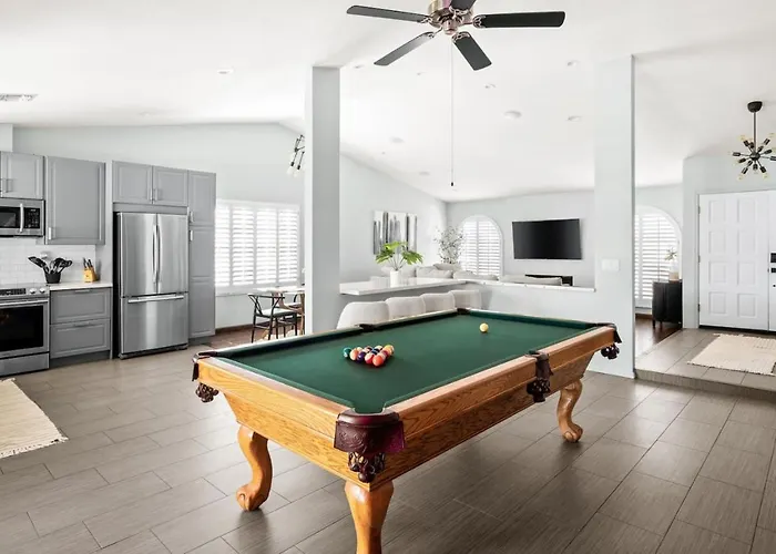 3Bedroom 2Bath - Saltwater Pool, Hot Tub, & Pool Table