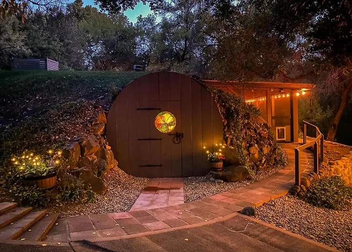 Myrinn-Hobbit Cottage On The Creek Storybook Stay