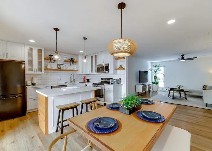 Walk To Canal Trail! Condo W/ Pool In Scottsdale