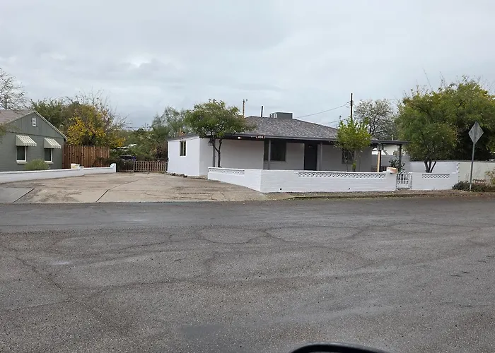 Quiet Desert Oasis off Swan Rd