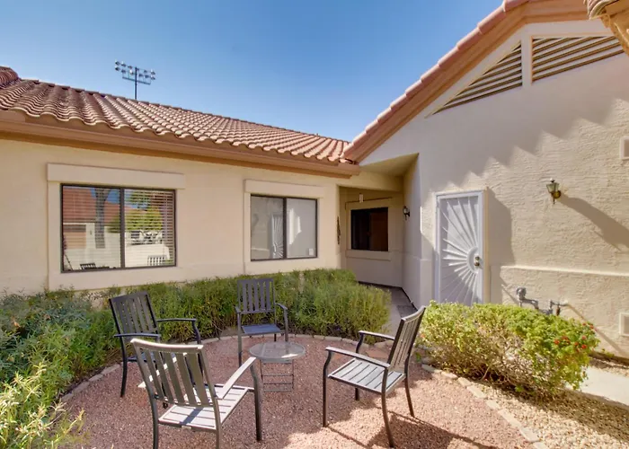 7 Mi To Mill Ave: Bbq-Ready Mesa Townhouse