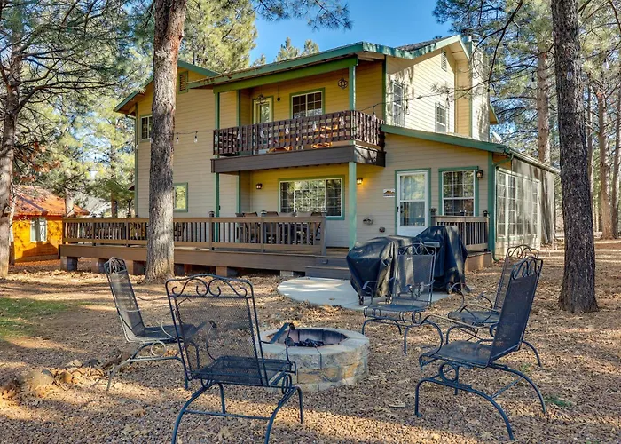 4 Mi To Woodland Lake: 2-Story Home W/ Grill