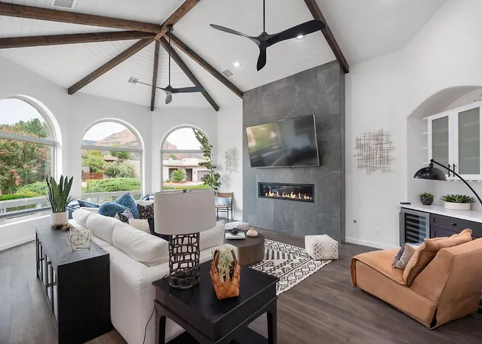 Amazing Luxury Home With Hot Tub & Views