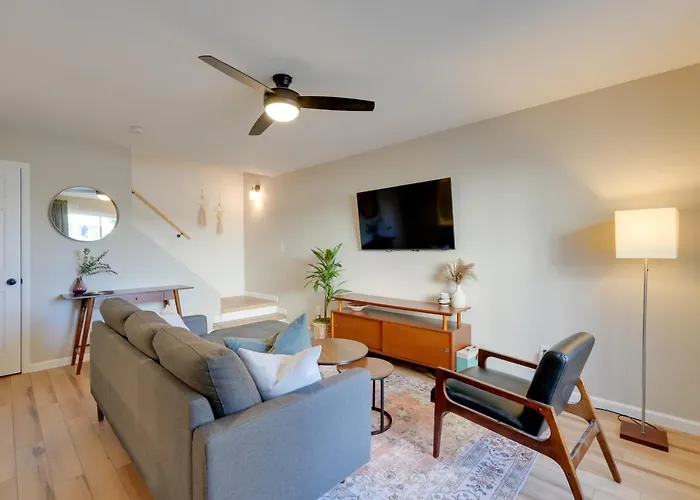 2 Mi To Old Town: Home W/ Pool Access & Patio