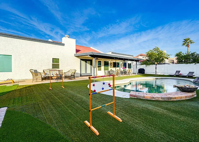Pool, Putting Green & Games: Chandler Home!