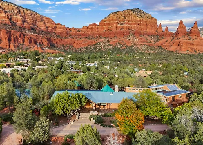 Grand Estate With Pool, Tennis, Pickleball Court, 24 Guests