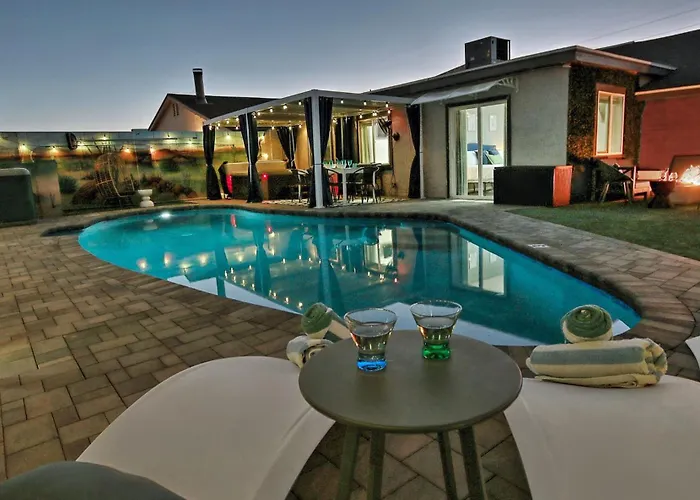Lunar - Old Town, Pool, 2 Kings, Game Room, Hot Tub,