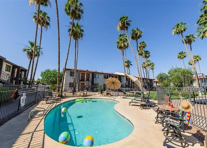 122 Fully Furnished 1Br Suite-Prime Location