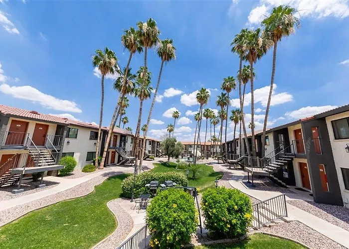 123 Fully Furnished 1Br Suite-Prime Location