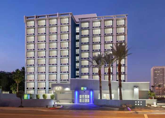 Ramada by Wyndham Phoenix Midtown