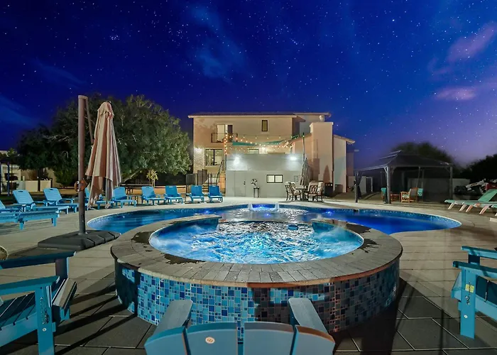 7 Bedroom Pickleball Pool Hot Tub Orchard