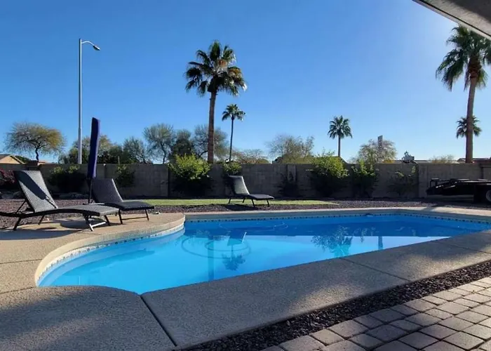 Glendale Escape Private Pool & Charming Patio
