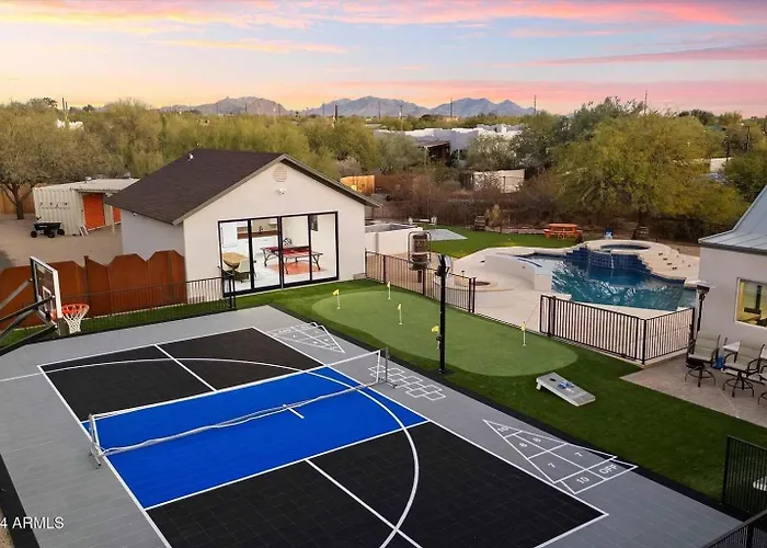 Private Pickleball Court Pool Heat Spa Fire Pit