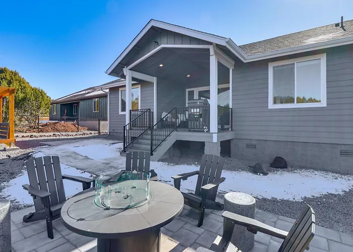 Show Low Home W/ Deck: Near Lake & Trails!