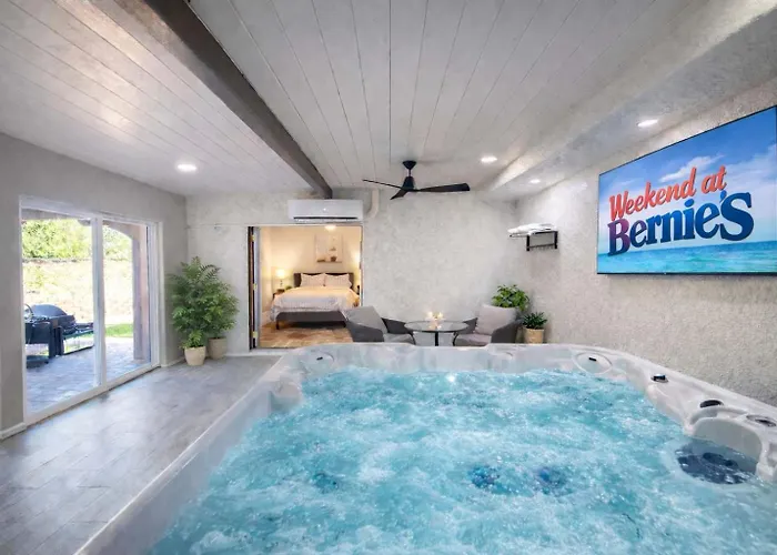 Romantic Getaway - Luxury Villa - Private Hot Tub