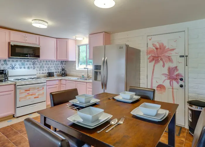 Hike, Golf & Dine: Tucson Retreat W/ Mtn Views!
