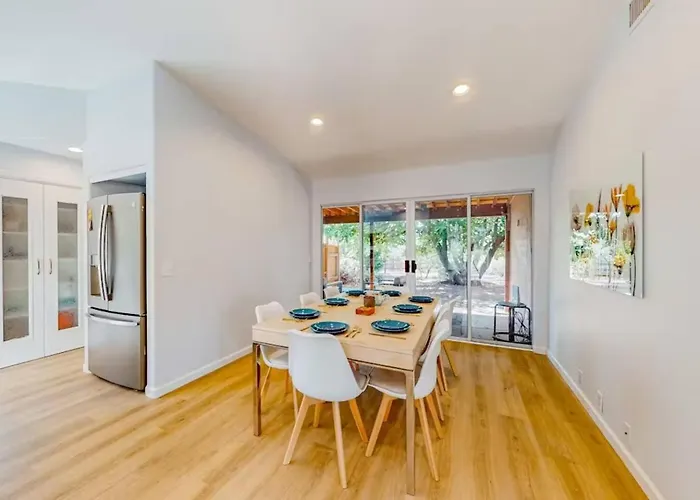 Red Rock Retreat, Pet-Friendly, Fenced Yard