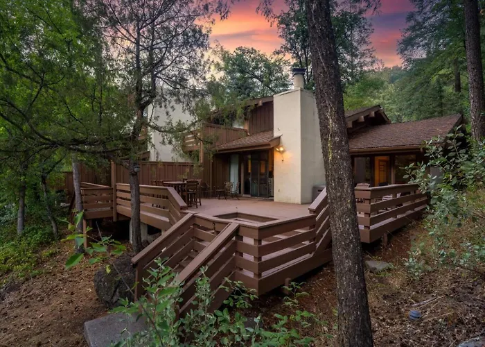 Private Creekside Sedona Waterfront Retreat
