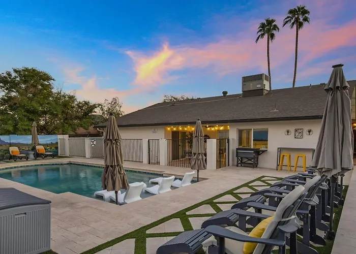 3 Bd Retreat W. Free Heated Pool