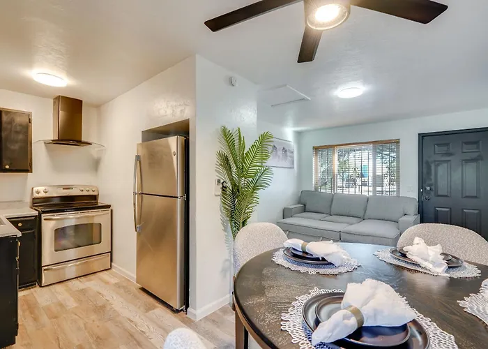 4 Mi To Dtwn & Gem Show! Pet-Friendly Tucson Home