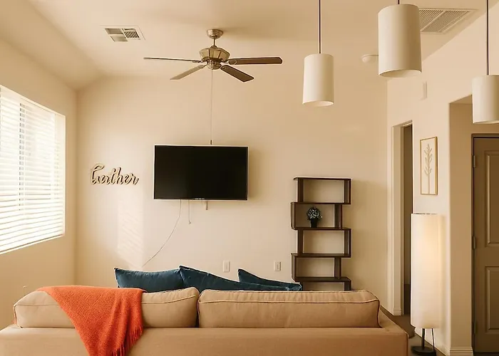2 Bedroom Villa, Dog Park, Lake, Wifi, Laundry , Pool